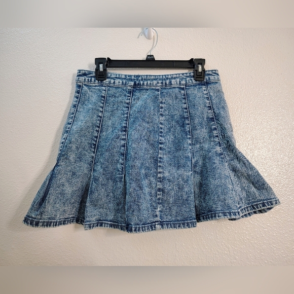 No Boundaries Classic Blue Denim Pleated A-line Mini Skirt Zip Back Sz Small - Picture 1 of 8